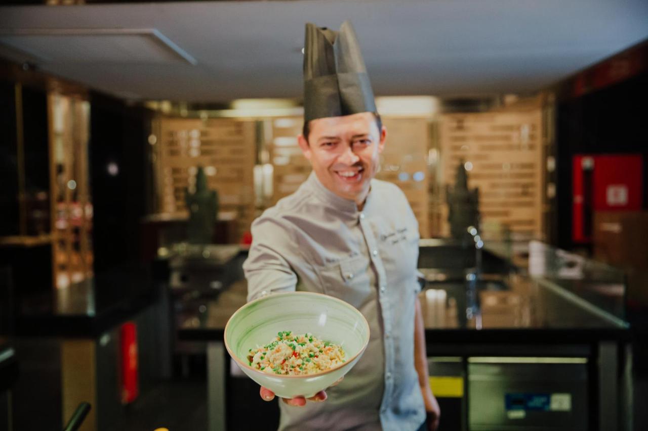 Ic Hotels Green Palace - Kids Concept Antalya Exterior foto A chef wearing a toque