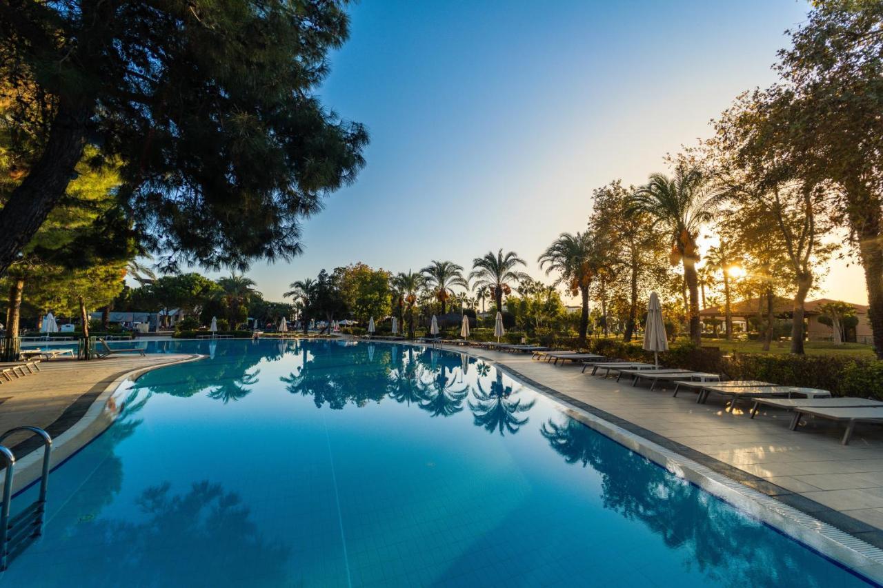 Ic Hotels Green Palace - Kids Concept Antalya Exterior foto The swimming pool at the hotel