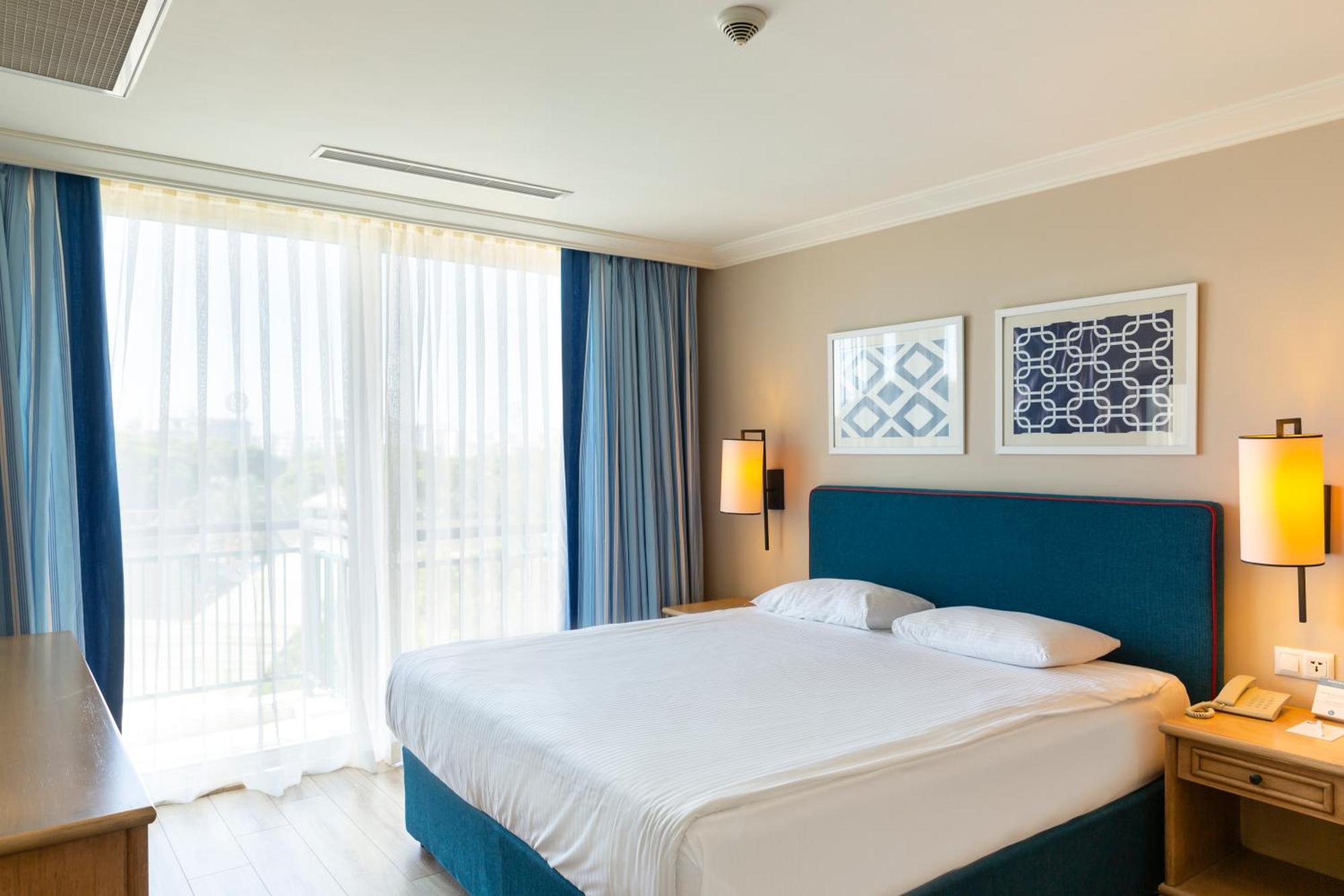 Ic Hotels Green Palace - Kids Concept Antalya Habitación foto A bedroom at the hotel