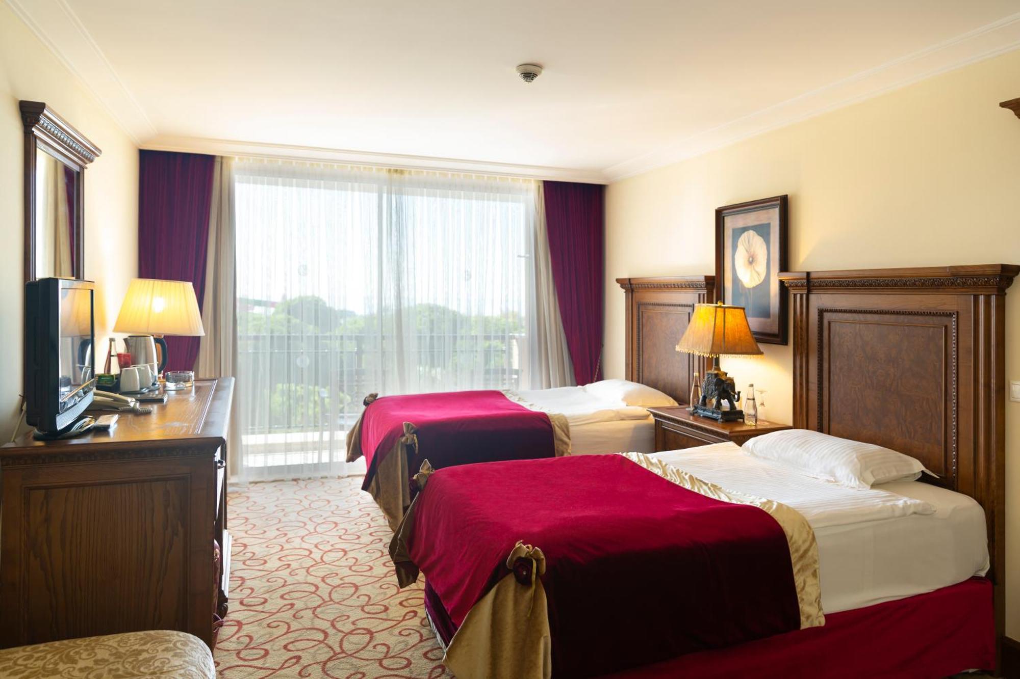 Ic Hotels Green Palace - Kids Concept Antalya Habitación foto A room at the hotel